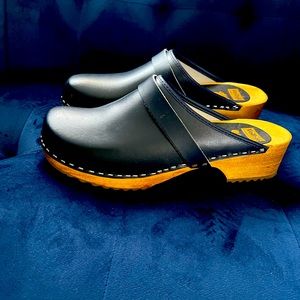Vollsjo Swedish Design Navy Blue Leather Clogs. US Womens 11 or Men’s 10.5